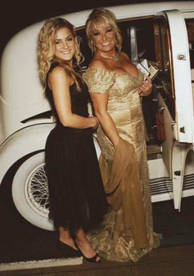 Presley Tanita Tucker with her mother Tanya Tucker